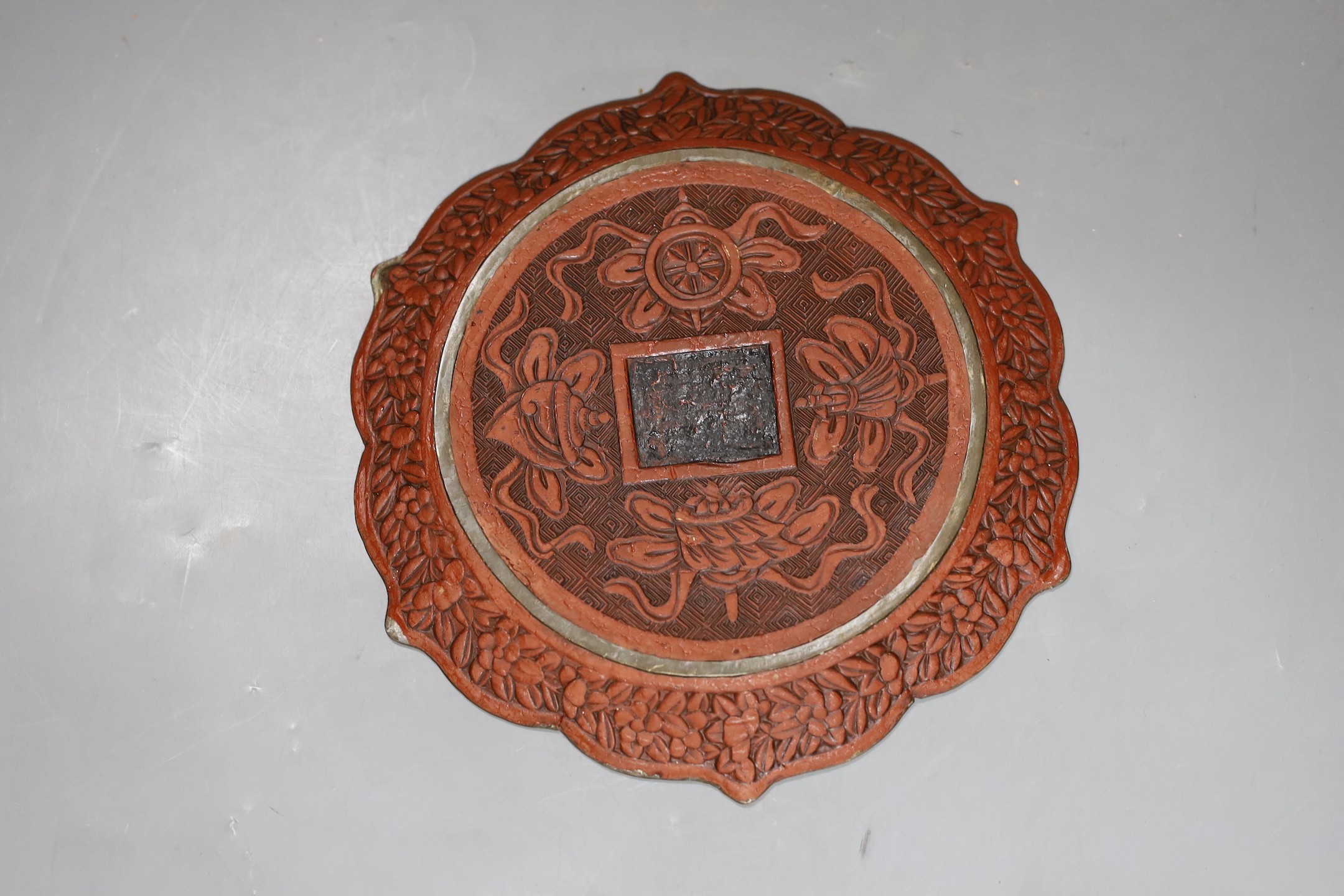 A Chinese cinnabar lacquer dish, early 20th century, 20.5cm diameter